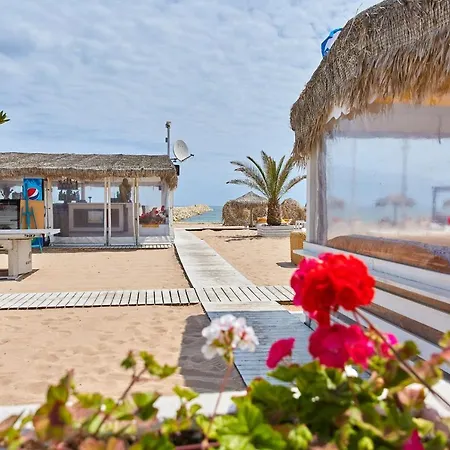 מלון דירות Madagascar Boutik Cytadell אפורי נורד