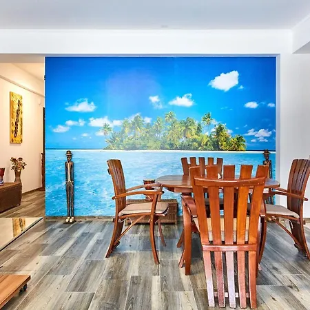 מלון דירות Madagascar Boutik Cytadell אפורי נורד