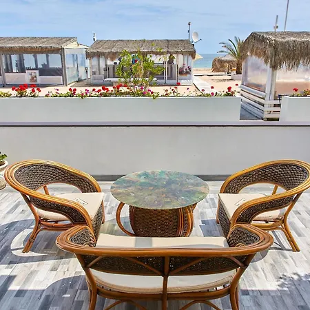 מלון דירות Madagascar Boutik Cytadell אפורי נורד